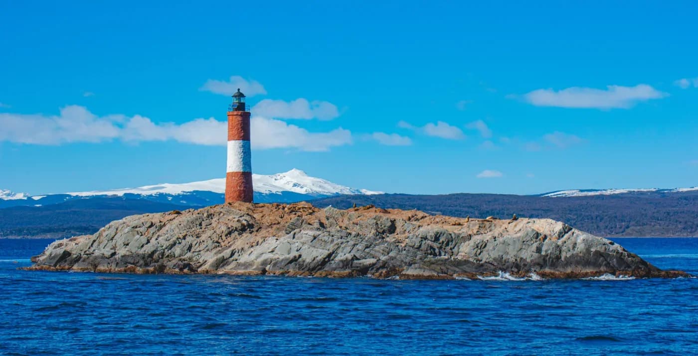Navegación por el Canal Beagle en Catamarán — imagen 1 de 7